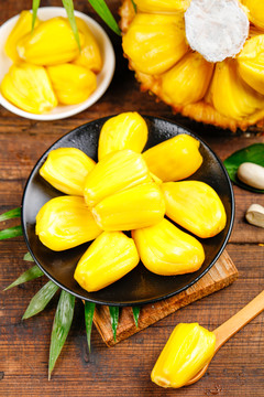 再见金钱，前往贫困村